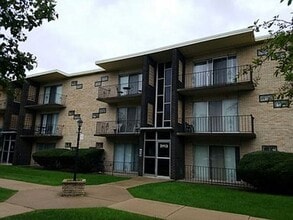 Building Photo - Beautifully Updated 2-Bedroom Condo