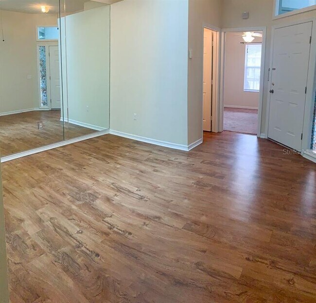 Building Photo - 3901 SW 27th St