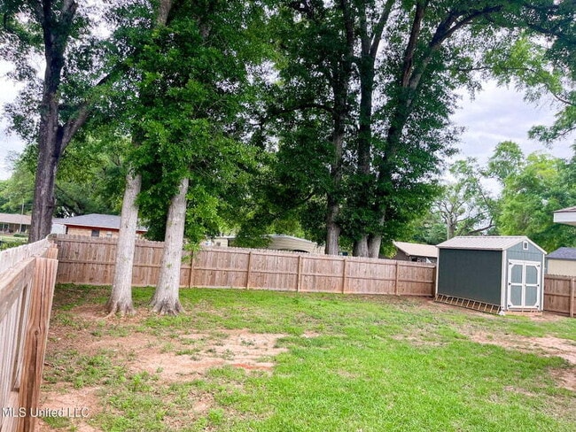 Building Photo - Lucedale! New home for rent!