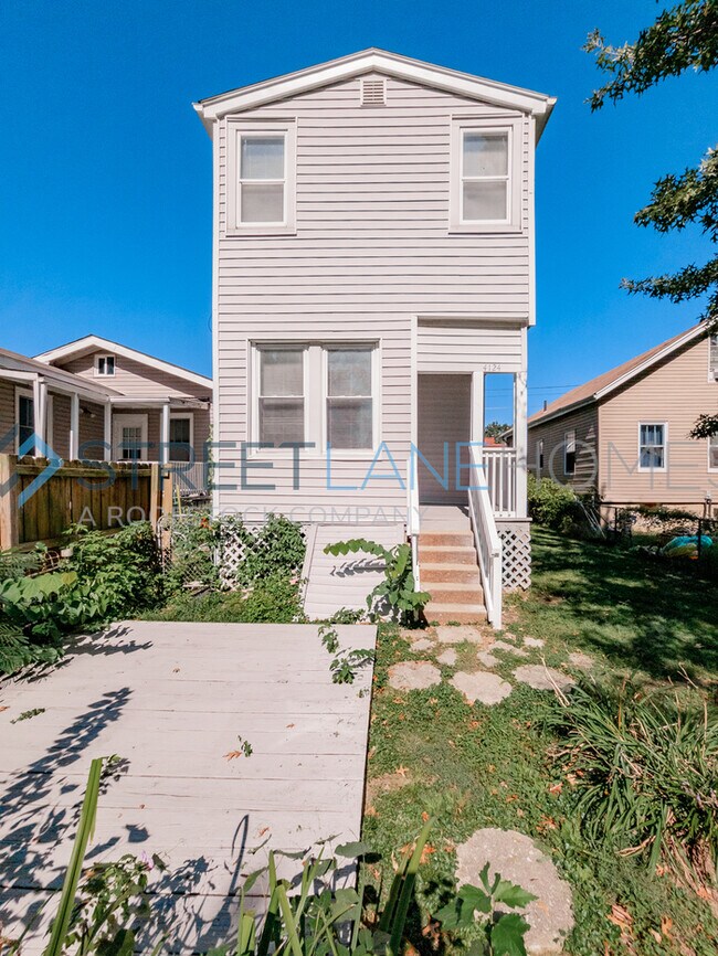 Building Photo - REDUCED!