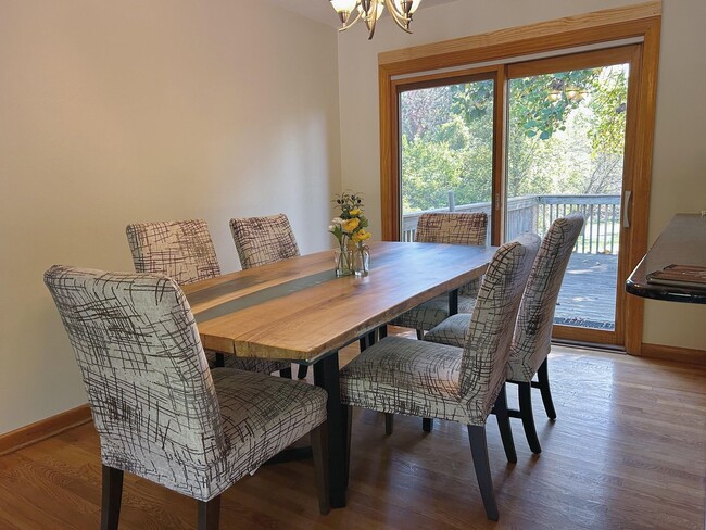 Building Photo - Beautifully Renovated Ranch-style Home!