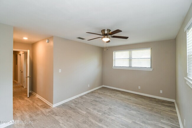 Building Photo - 5011 Bedford Forest Dr