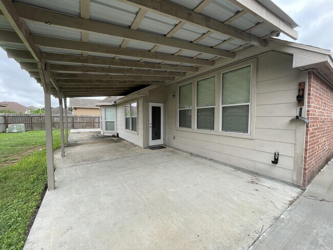 Building Photo - 6721 Dungeoness Dr