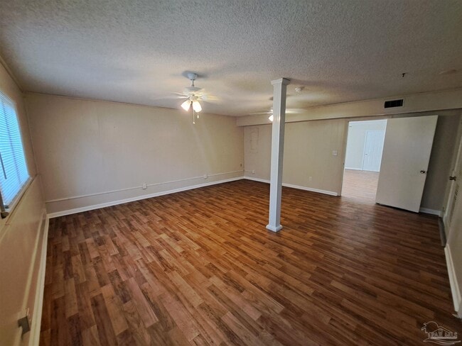 Building Photo - 8598 Meadowbrook Dr