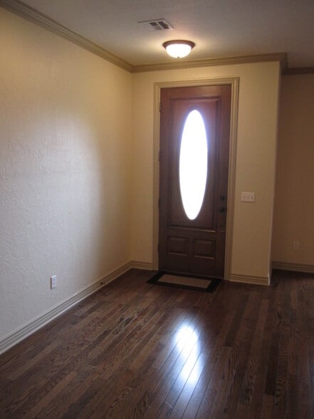 Building Photo - 132 Rue De Montserrat