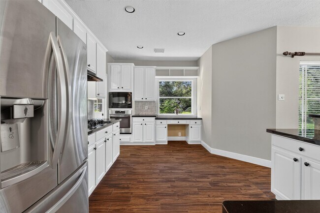 Building Photo - 108 Oak Creek Ln