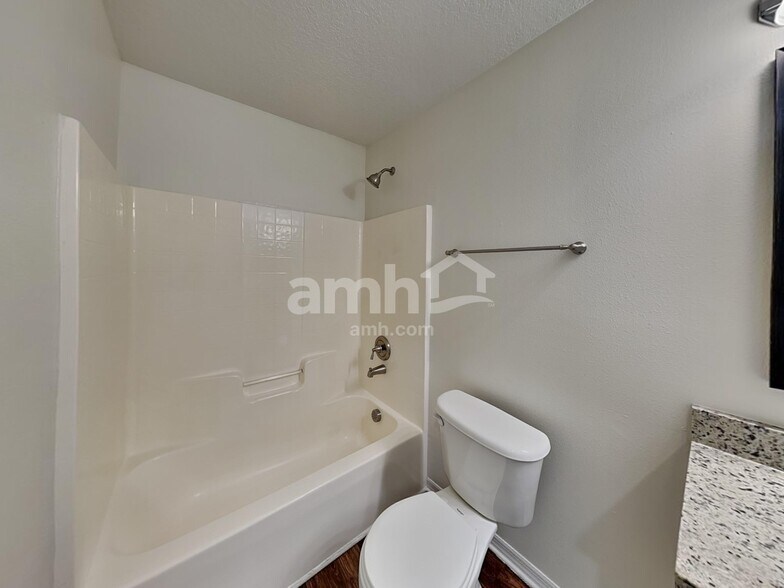 Building Photo - 3256 Silverado Cir