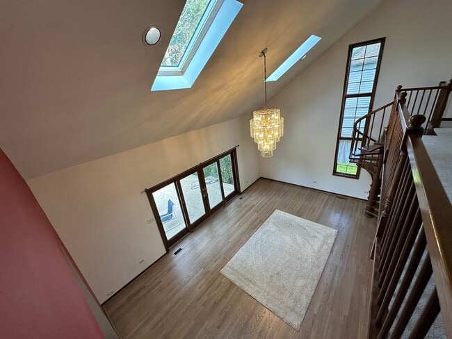 Building Photo - 1055 Knollwood Ln
