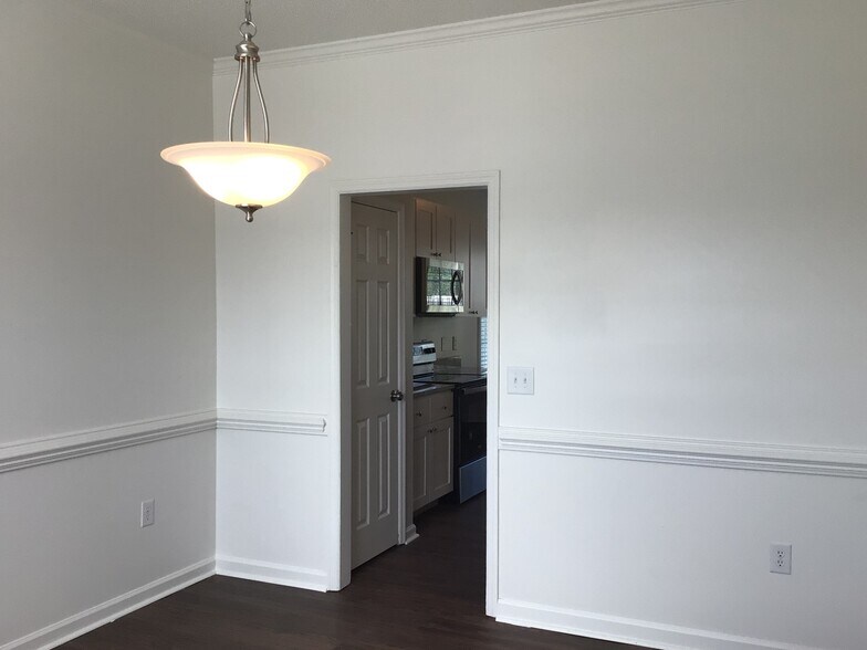 Building Photo - 5511 Kathleen Dr