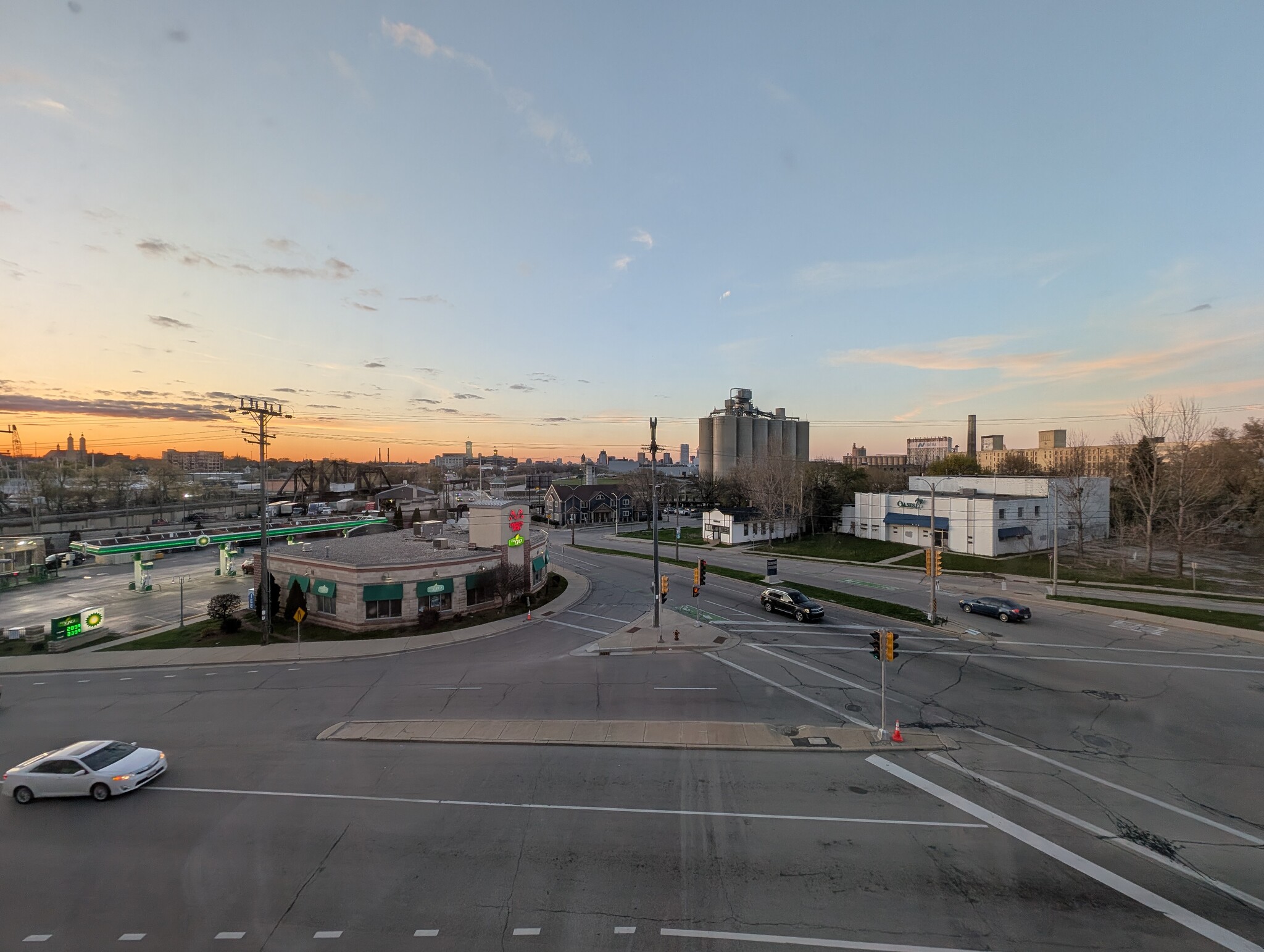 Building Photo - 2121 S Kinnickinnic Ave