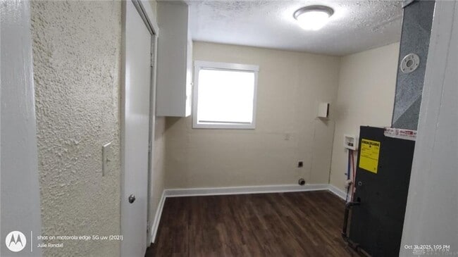 Building Photo - 2609 Lynhurst Ave