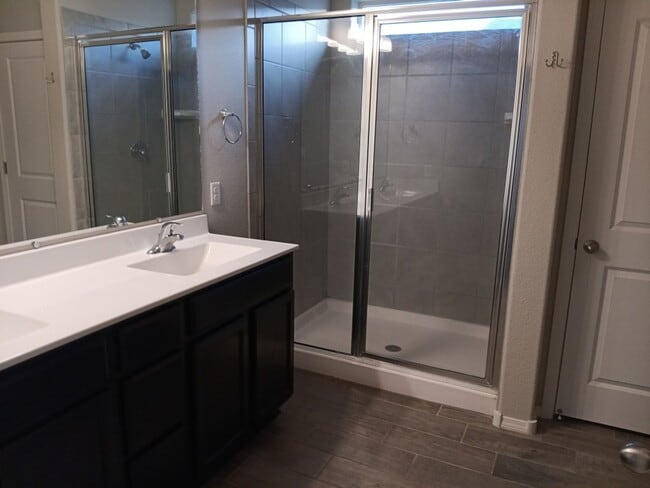 Building Photo - 4 Bedroom, 2 Bathroom! Lovely Home! Schedule a Showing!