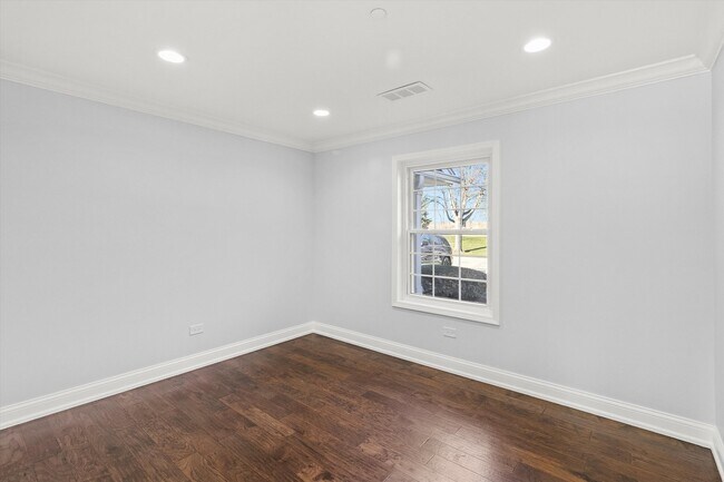 Building Photo - 1615 W Hawkes St