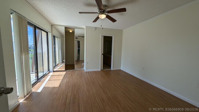 Building Photo - 555 Green Springs Pl