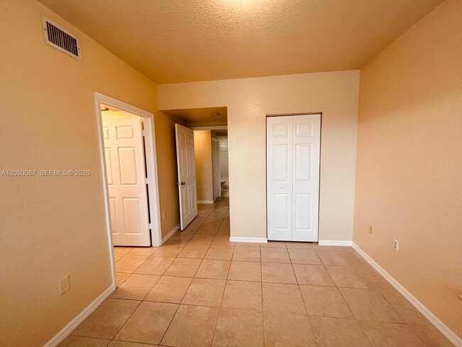 Building Photo - 2403 Belmont Ln
