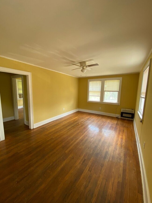 Building Photo - 2211 1/2 Oceola Drive