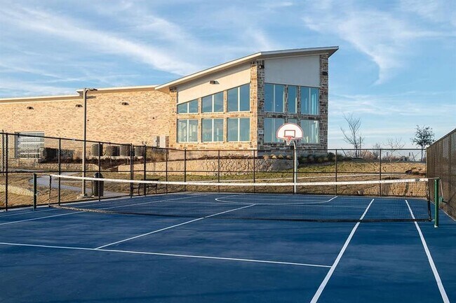 Building Photo - 2037 Almassera Dr