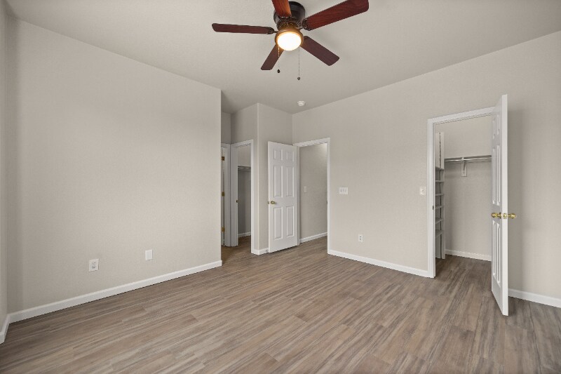 Building Photo - 2821 Willow Tree Ln