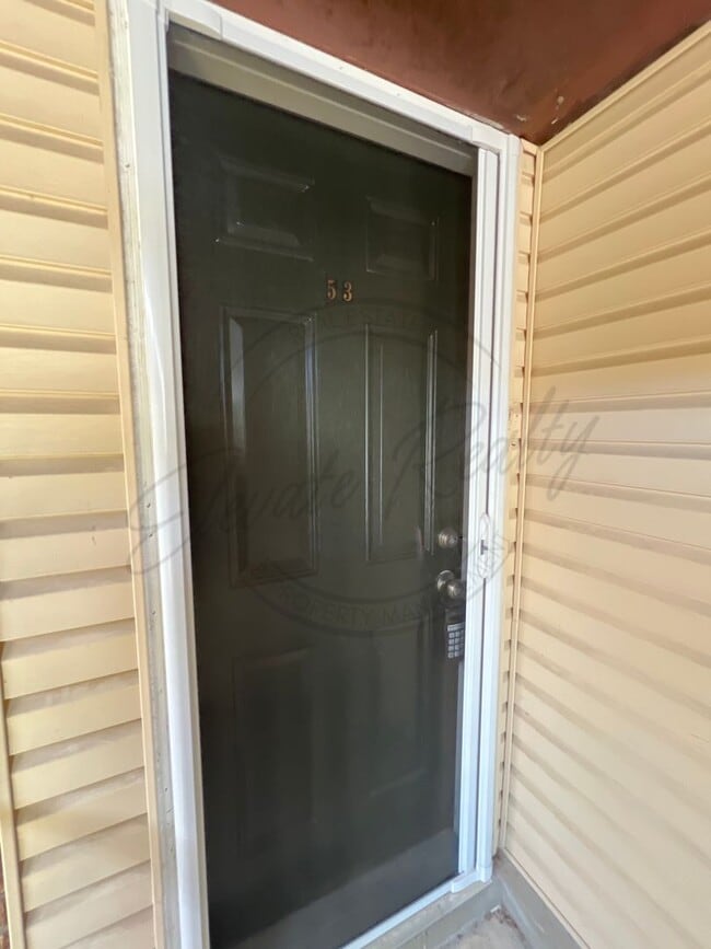 Building Photo - Bright and Airy Second-Floor Apartment with Upgrades and Pet Friendly!