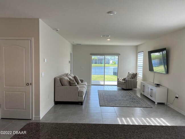 Building Photo - 325 Caryota Ct