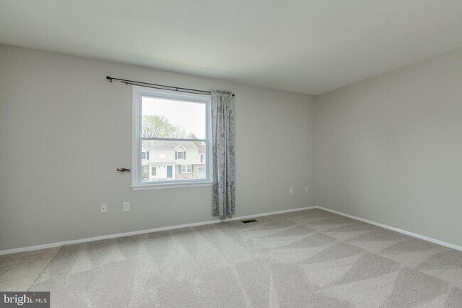 Building Photo - 1749 Carriage Way