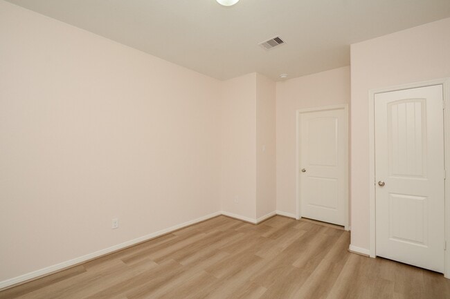 Building Photo - 9531 McDowell Dr