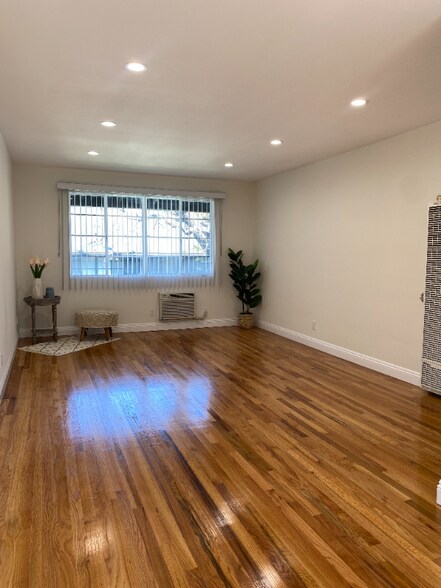 Building Photo - 1812 Grevelia St