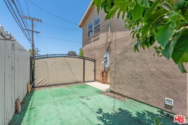 Building Photo - 4821 Topanga Canyon Blvd