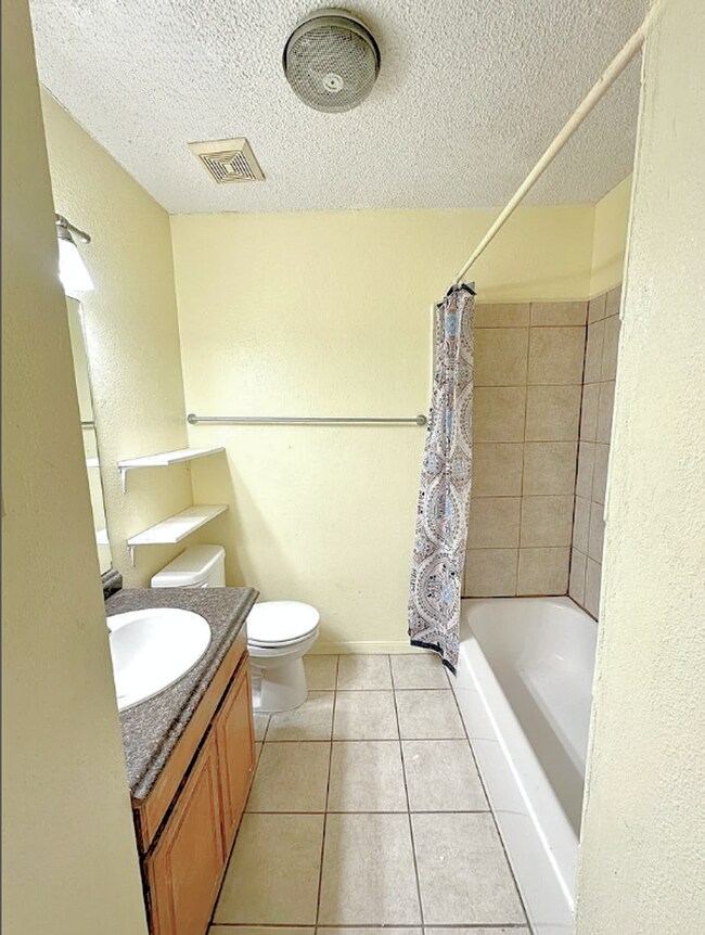 Building Photo - AVAILABLE NOW!