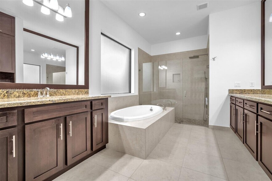 Building Photo - 1291 SW 113th Way