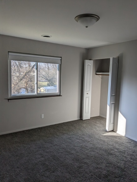 Building Photo - 213 Logan St