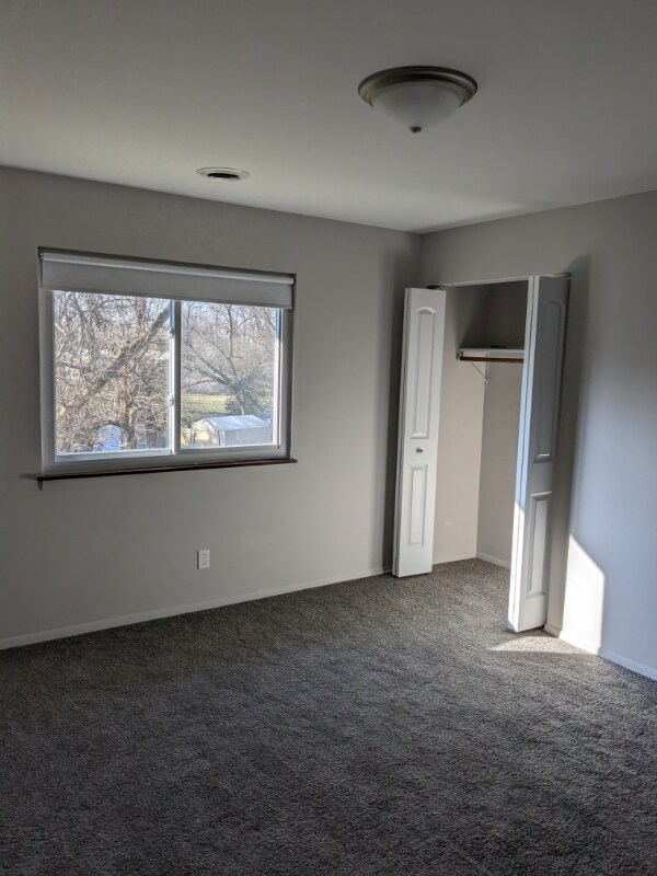 Building Photo - 213 Logan St