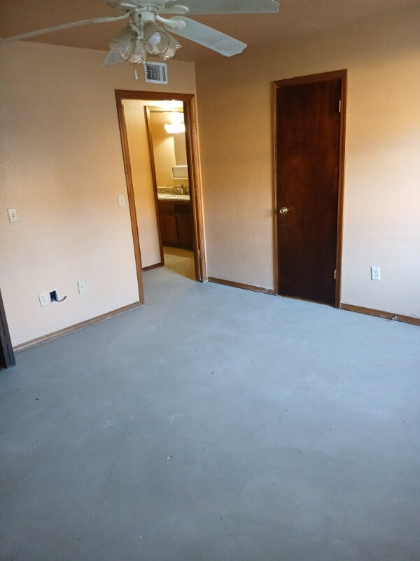 Building Photo - 902 Cynthia St