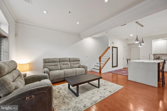 Building Photo - 589 Odendhal Ave