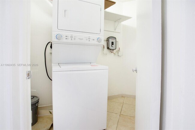 Building Photo - 9441 Fontainebleau Blvd