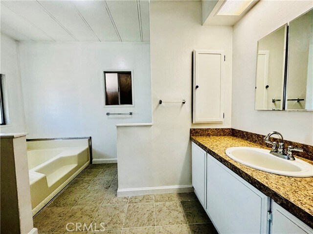 Building Photo - 30025 Alicante Dr