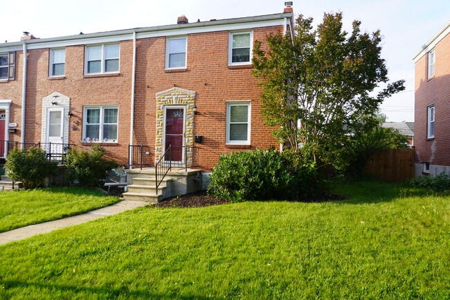 Building Photo - 1710 Weston Ave