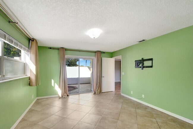 Building Photo - 1753 W Terrace Dr