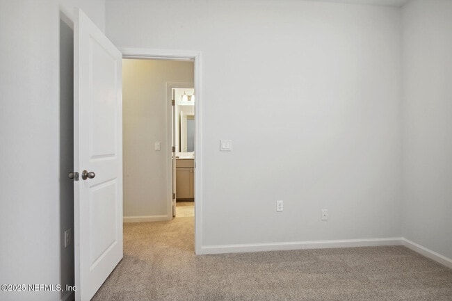 Building Photo - 95 Pinebury Ln