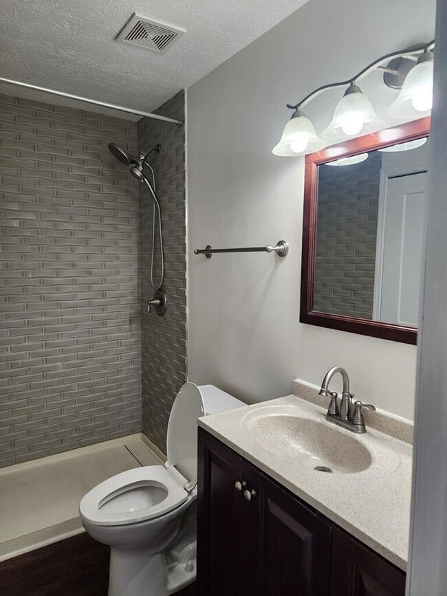 Building Photo - Charming 4BR House in Jeffersonville