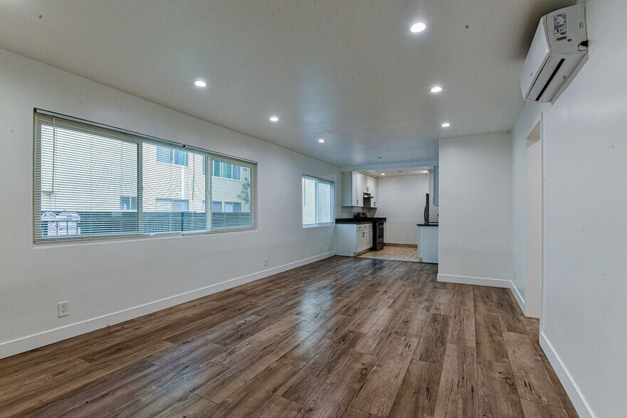 Interior Photo - 4324 Ventura Canyon Ave