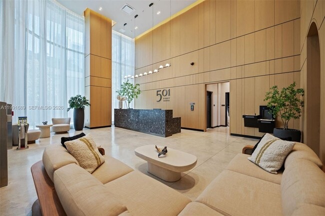 Building Photo - 121 NE 5th St