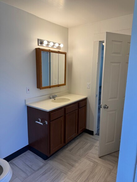 Building Photo - 100 Brook St