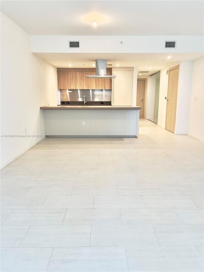 Building Photo - 1000 Brickell Plaza