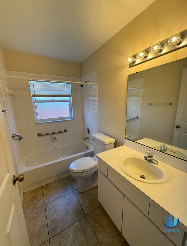 Building Photo - Beautiful 4 Bedrooms 2 Bathrooms Home for ...