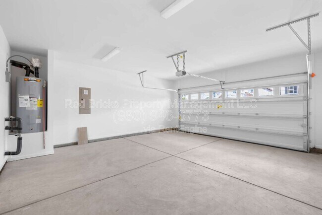 Building Photo - 9008 Catboat St