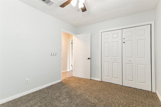 Building Photo - 207 Woodvale Dr