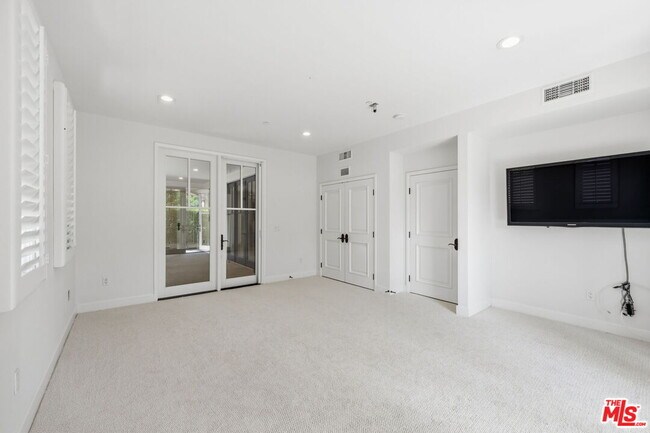 Building Photo - 13079 Bluff Creek Dr