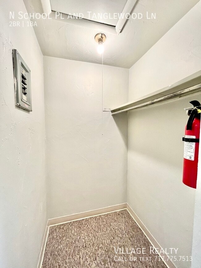 Building Photo - 305 N School Pl