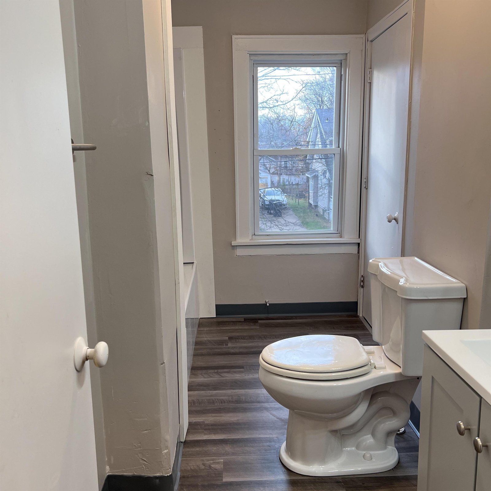 Building Photo - 931 Peerless Ave